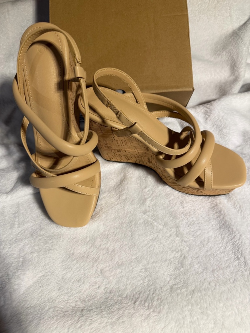 New in box gorgeous Coutgo 7.5 Women’s tan Cork strappy Wedge Sandals